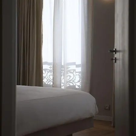 Nell Apartmanhotel 4*