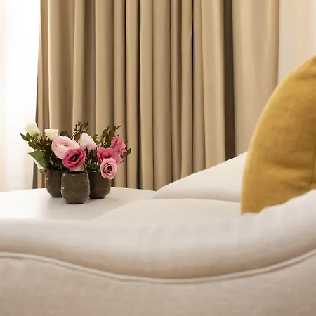 Nell Apartmanhotel 4*