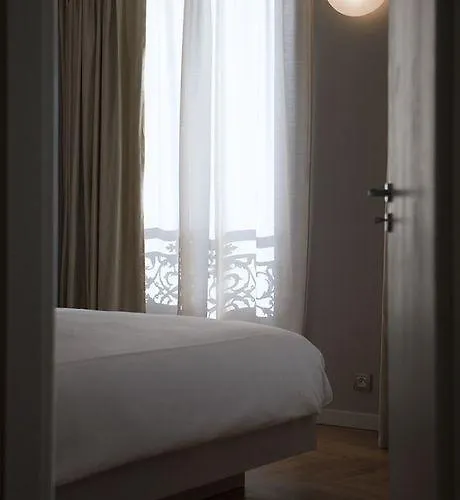 Nell Aparthotel 4*