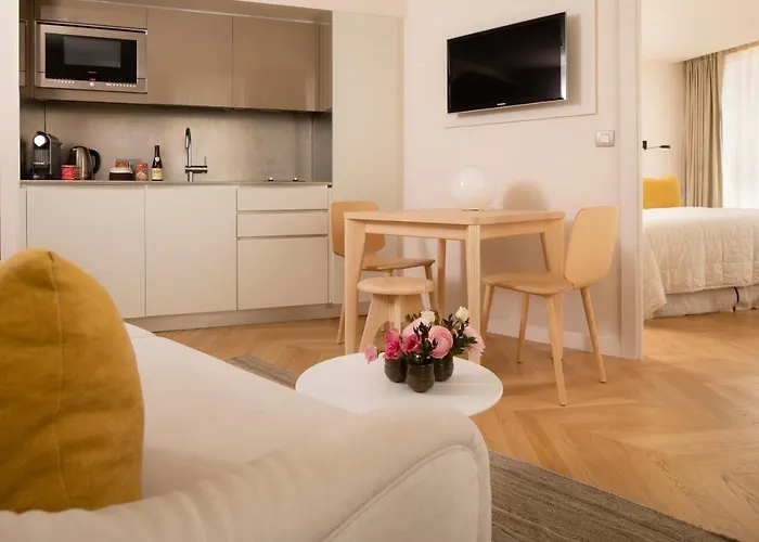 Nell Hotel apartamentowy 4*