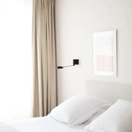 Nell Aparthotel 4*