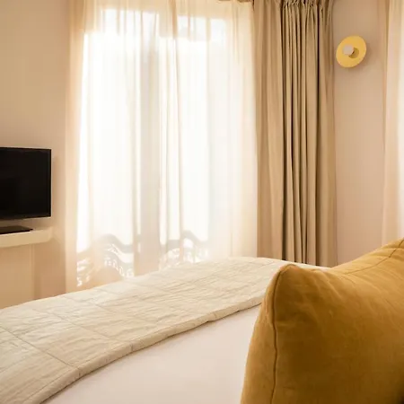 Nell 4* Paris