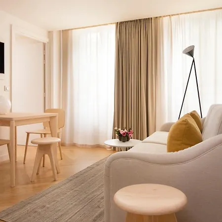 Nell Aparthotel 4*